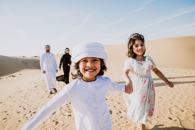 Dubai Courts Notary Public Vs. Private Notary — Which One Wins?